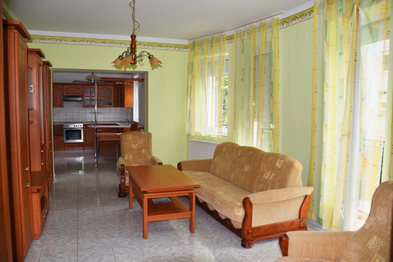 Pilikan Apartments Ленти Екстериор снимка