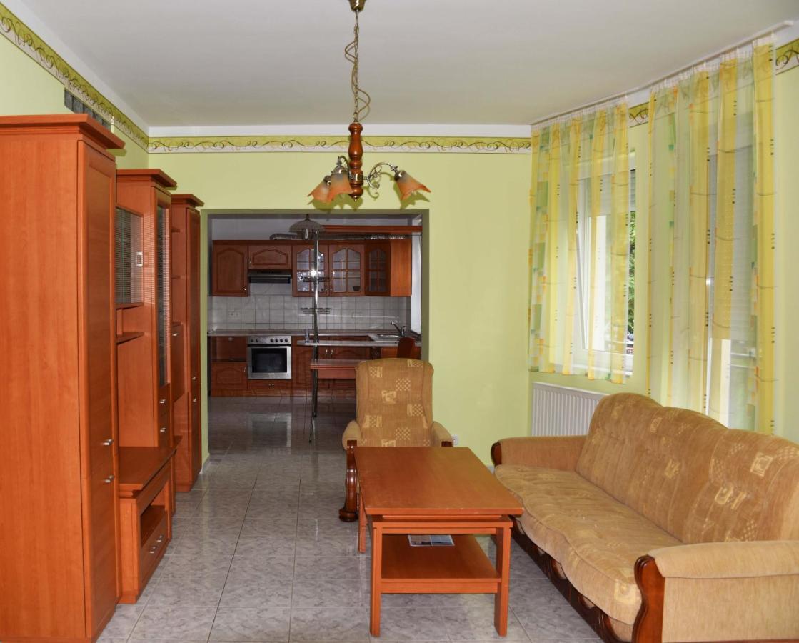 Pilikan Apartments Ленти Екстериор снимка